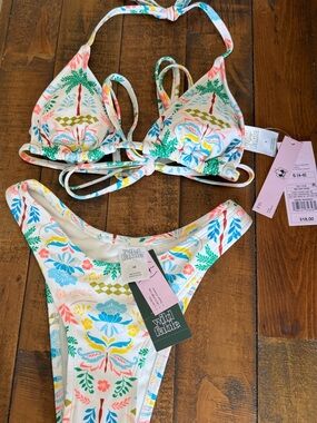 wild fable White Floral Print Triangle Bikini Set top size small, bikini size XS